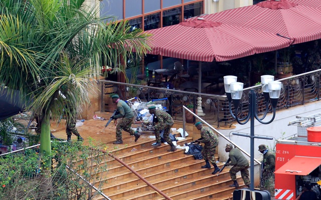 Εξουδετερώνει εκρηκτικά στο Westgate ο κενυατικός στρατός