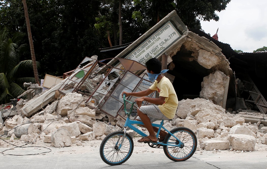 Φονικός ο σεισμός στις Φιλιππίνες