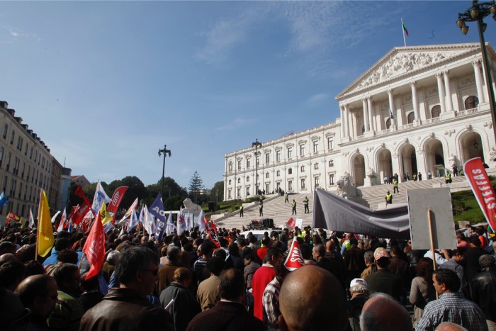 Στους δρόμους σήμερα οι Πορτογάλοι