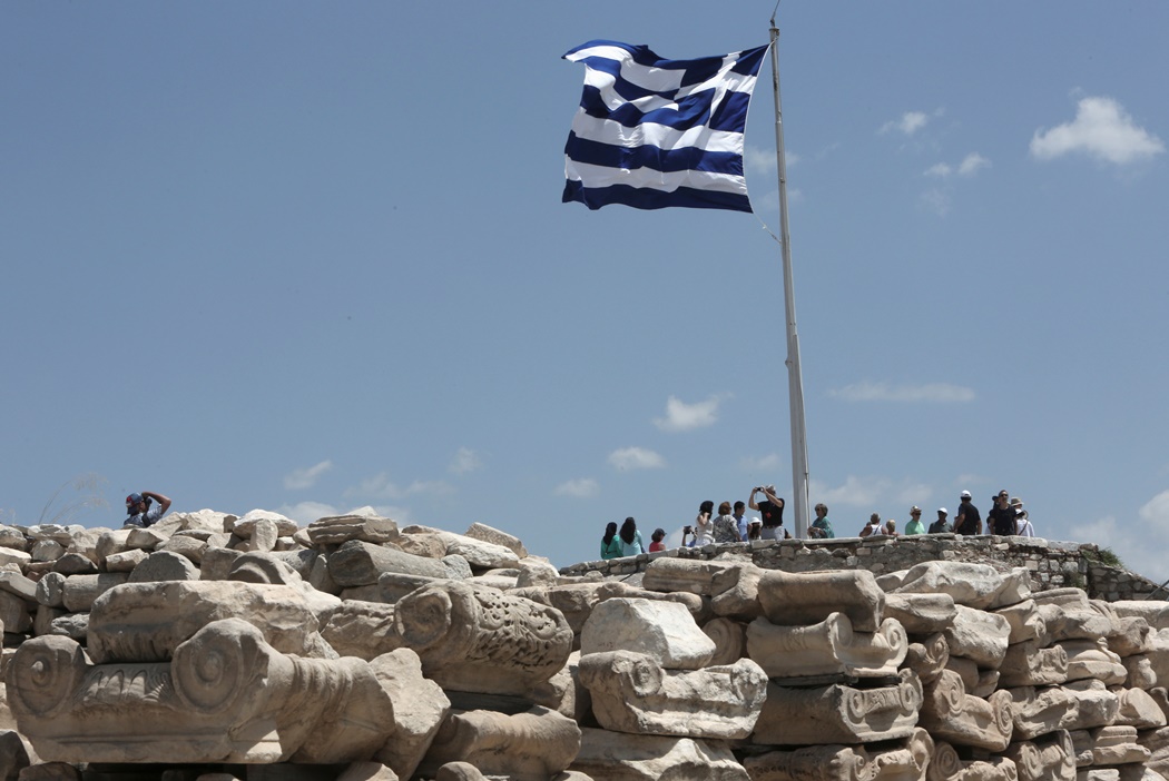 Μικρή μείωση στον πληθυσμό της Ελλάδας