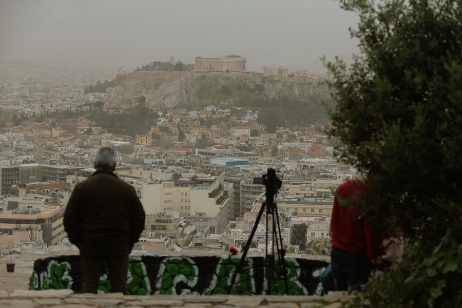 Κορυφώνεται η μεταφορά σκόνης από τη Σαχάρα 