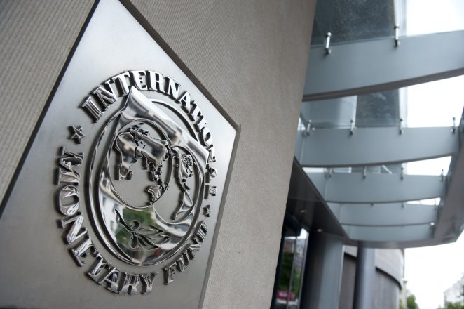 Το ΔΝΤ βάζει “φωτιά” στις διαπραγματεύσεις