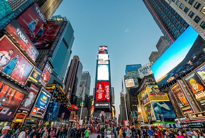 Ο νόμος που απειλεί τη λάμψη της θρυλικής Times Square