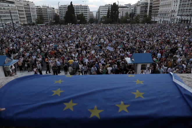 Χιλιάδες διαδηλωτές έστειλαν ξεκάθαρο μήνυμα: «Μένουμε Ευρώπη»