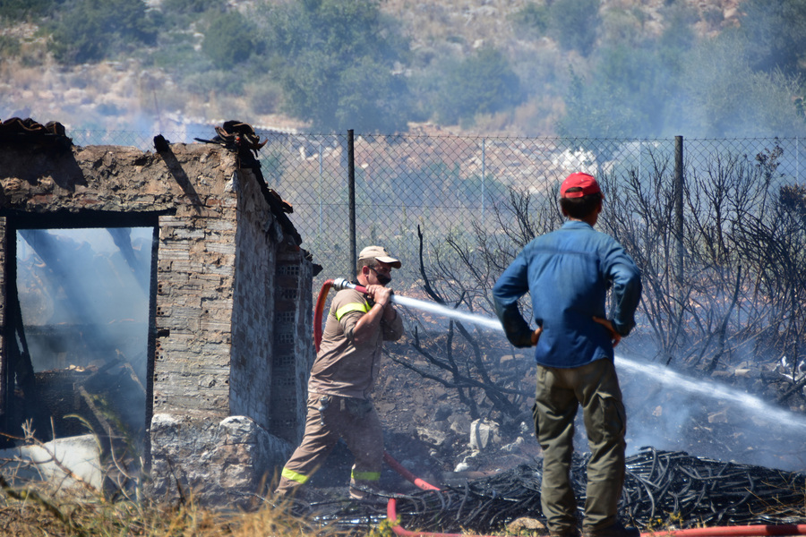 Σε πλήρη επιφυλακή οι δυνάμεις ασφαλείας μετά το μπαράζ πυρκαγιών