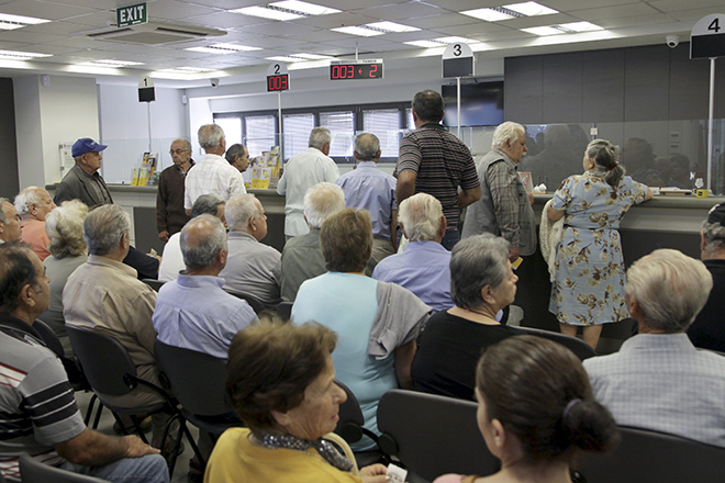 Το ύψος των καταθέσεων έπεσε στα επίπεδα του 2003