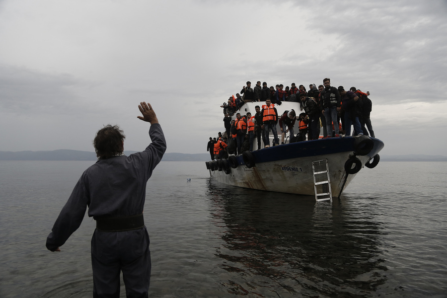 Δεν λέει να τελειώσει η απίστευτη τραγωδία των προσφύγων στο Αιγαίο