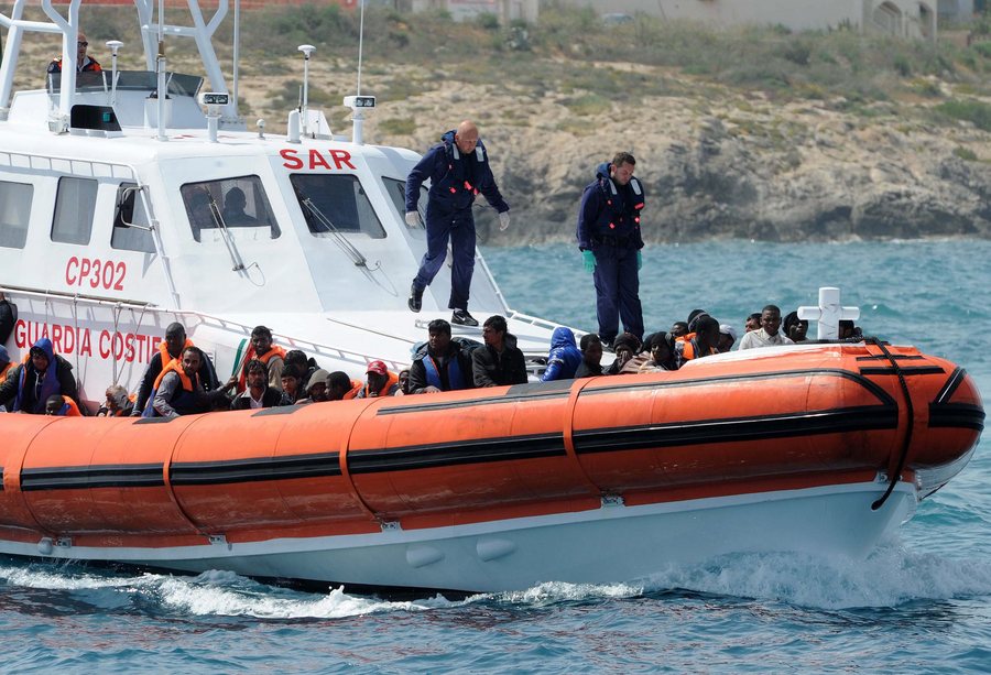 Τι απαντά η Κομισιόν για τα σενάρια δημιουργίας ευρωπαϊκού στρατού