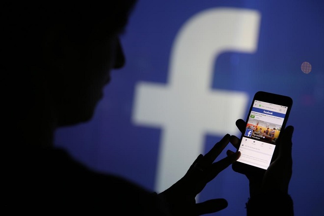 Πρόστιμο 500.000 λιρών θα καταβάλει η Facebook στη Βρετανία για το σκάνδαλο της Cambridge Analytica