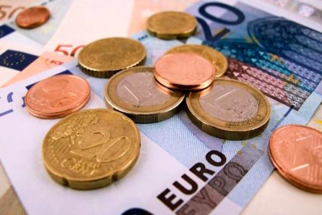 Οριστικά στα 35 ευρώ για όλους το ΕΚΑΣ – Τα κριτήρια χορήγησης του επιδόματος