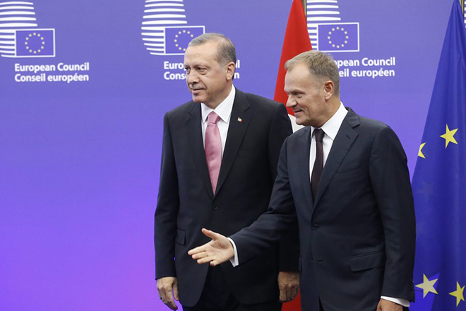 Παρά τις τουρκικές προκλήσεις η ΕΕ θα δώσει στην Άγκυρα ακόμη 3 δισ. ευρώ για το προσφυγικό