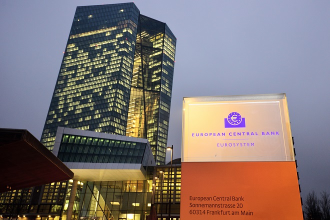 Χόλτσμαν: Η ΕΚΤ πρέπει να σταματήσει να χρηματοδοτεί τις εμπορικές τράπεζες