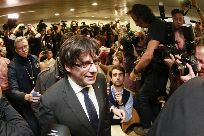 Διεθνές ένταλμα σύλληψης για τον ηγέτη των Καταλανών ζητά η ισπανική εισαγγελία