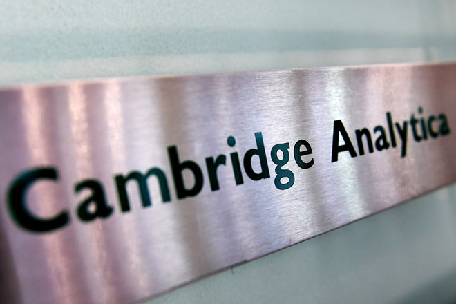 Cambridge Analytica: Πάνω από 8 εκατ. δολάρια «τράβηξε» ο πρώην CEO λίγο πριν το λουκέτο