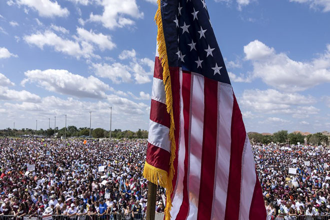 Λαοθάλασσα μαθητών στις ΗΠΑ στη μεγαλύτερη διαδήλωση στην ιστορία κατά της οπλοκατοχής