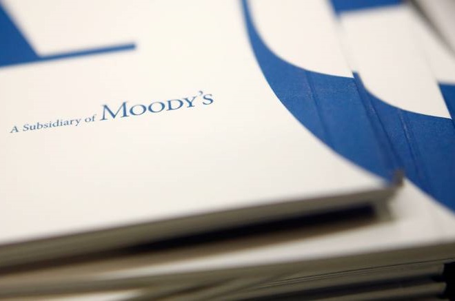 Moody’s: Σε βιώσιμο μονοπάτι εισέρχεται το ελληνικό χρέος