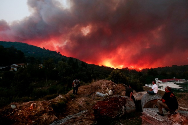 «Καμίνι» η Ευρώπη – Μαίνονται οι πυρκαγιές στην Πορτογαλία