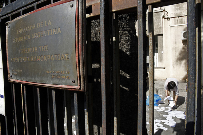 Εισβολή μελών του Ρουβίκωνα στην πρεσβεία της Αργεντινής