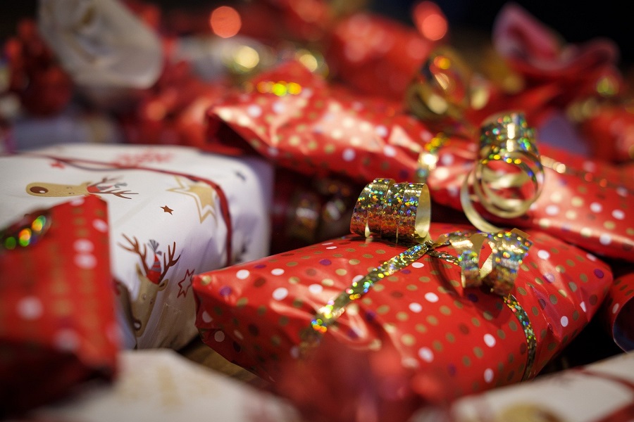 Αγορές δώρων και χριστουγεννιάτικα έξοδα σε Ευρώπη και Αμερική