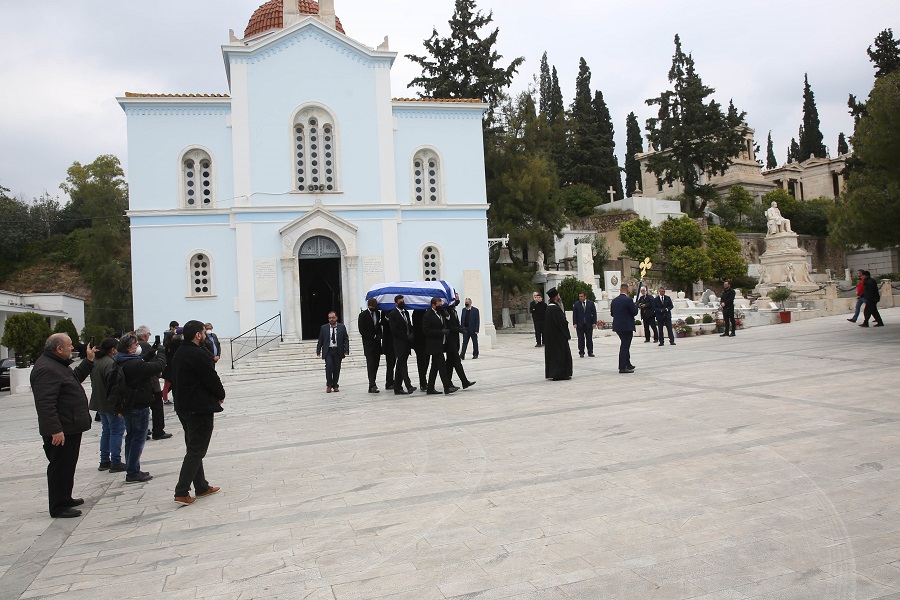 Μικρή μείωση στους θανάτους στην Ελλάδα το 2024 – Αύξηση 7% στο Βόρειο Αιγαίο