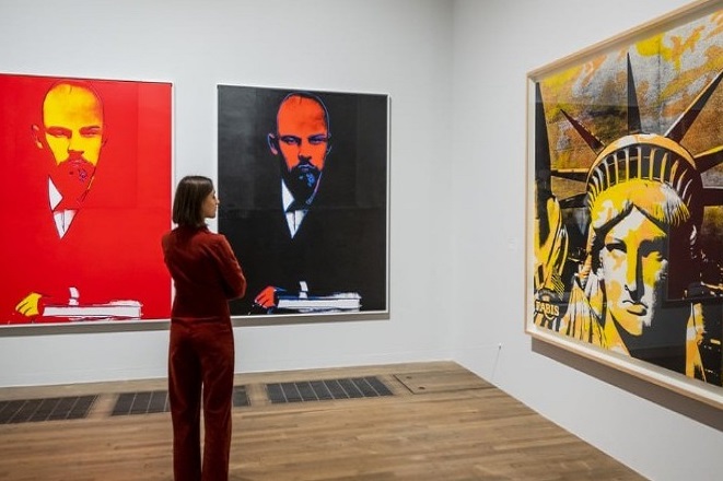 Δείτε online την έκθεση για τον Andy Warhol στην Tate Modern του Λονδίνου (Βίντεο)