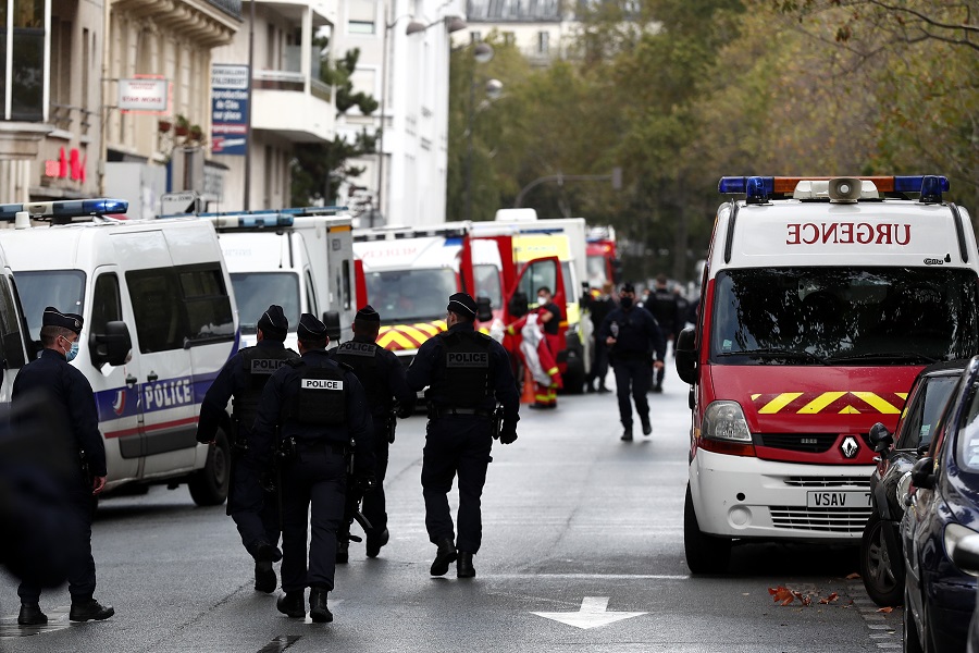 Επίθεση με τσεκούρι σε σιδηροδρομικό σταθμό κοντά στο Παρίσι – Τουλάχιστον 4 τραυματίες