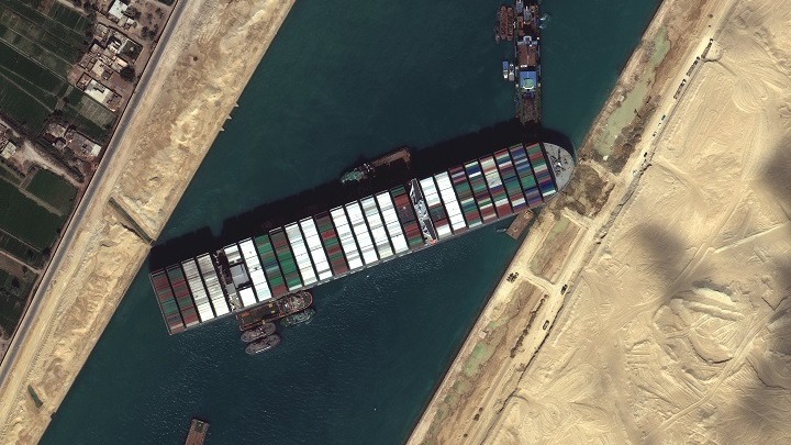 321 πλοία εγκλωβισμένα στη Διώρυγα του Σουέζ – «Δύσκολο να προσδιοριστεί πότε θα λυθεί ακριβώς το πρόβλημα»
