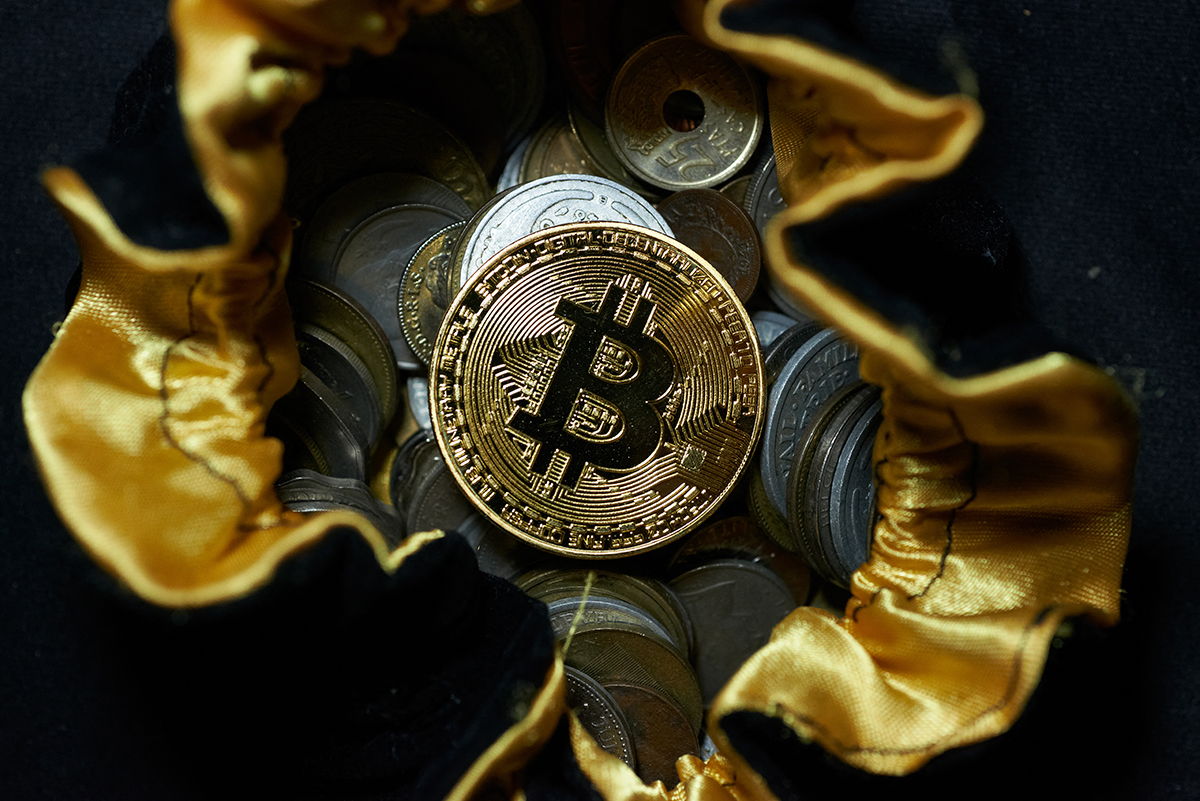 Σε ελεύθερη πτώση τα cryptos, κάτω από τις 59.000 δολάρια το Bitcoin
