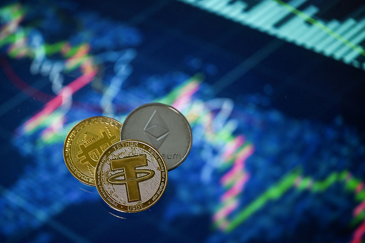 Το bitcoin «σκαρφάλωσε» τα 42.000 δολάρια – Πως συνδέεται με τις προσδοκίες για τα επιτόκια