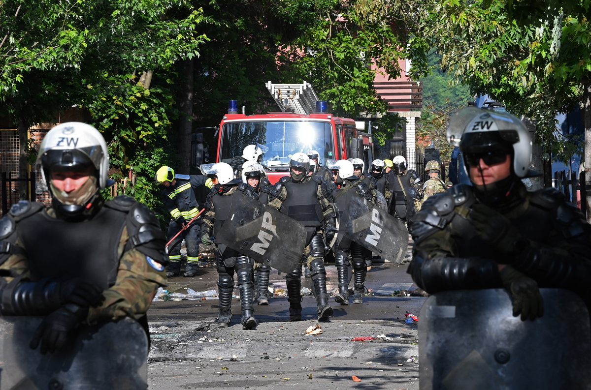 Κλιμακώνεται η κρίση στο Κόσοβο. Το ΝΑΤΟ στέλνει κι άλλες δυνάμεις