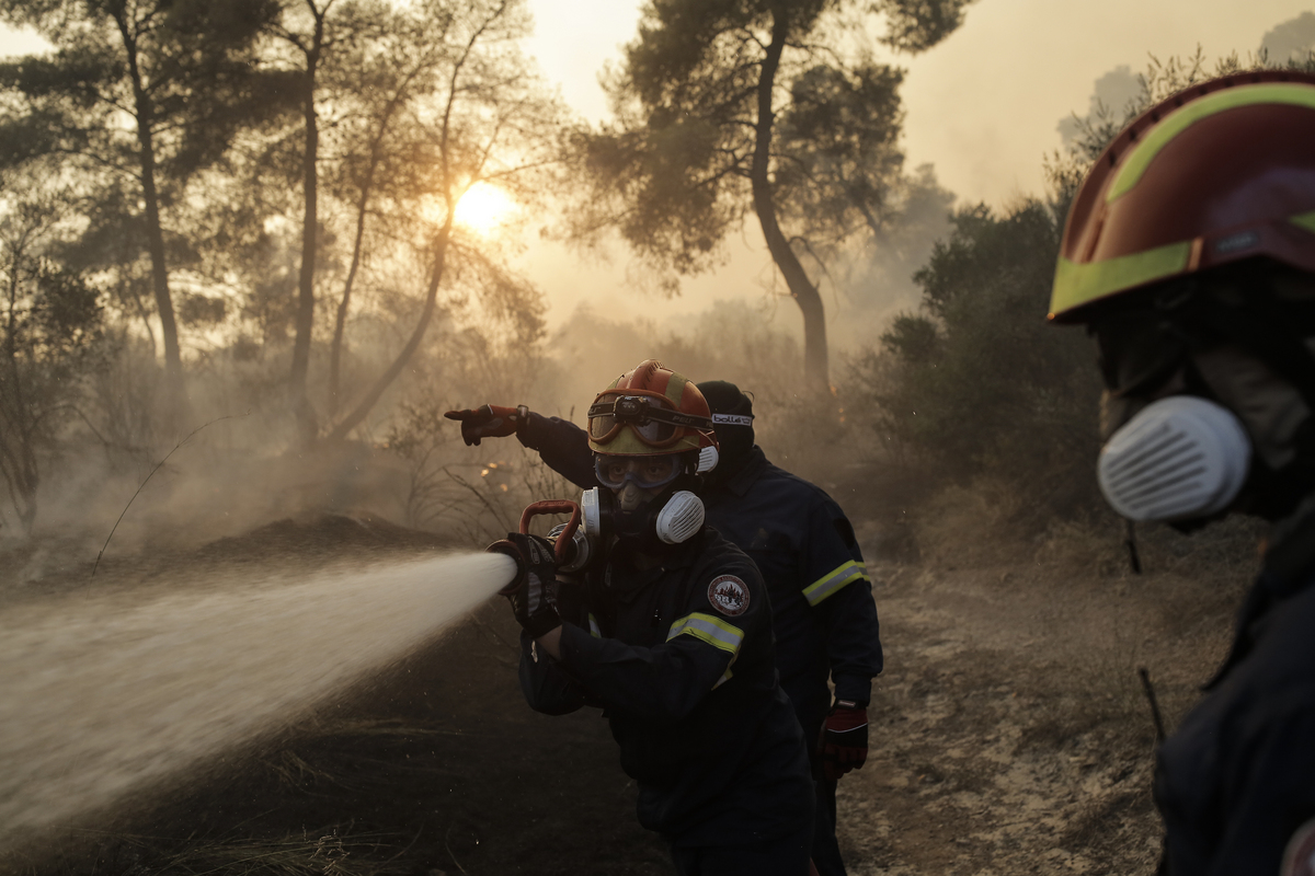 Σε εξέλιξη πυρκαγιά στην Αρκαδία – Μηνύματα του 112 για εκκενώσεις