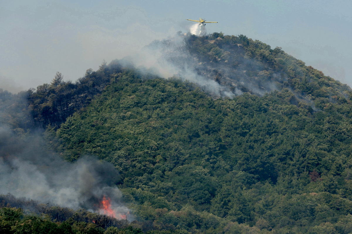 Τρία τα μεγάλα μέτωπα της πυρκαγιάς στην Αλεξανδρούπολη