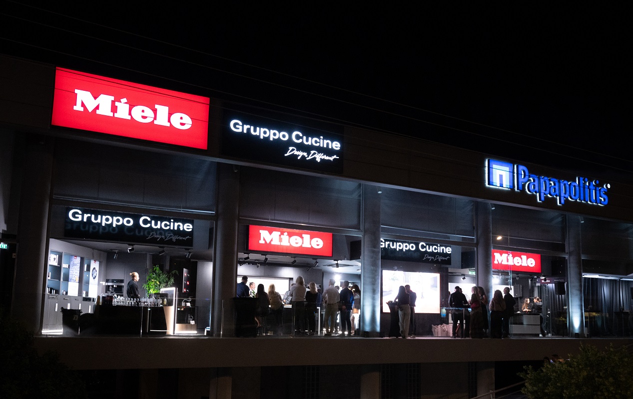 Η Gruppo Cucine και η Miele Hellas εγκαινιάζουν το πρώτο υβριδικό κατάστημα Miele x Gruppo Cucine στην Βούλα
