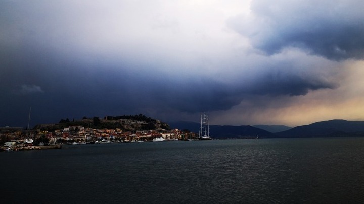 Σε εξέλιξη η κακοκαιρία – Κατολισθήσεις στα Ιωάννινα – Εκκενώνεται προληπτικά οικισμός στην Αιγιάλεια Αχαΐας