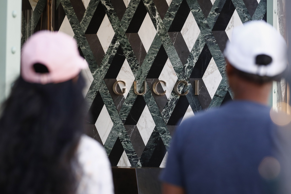 O κλάδος των ειδών πολυτελείας επιβραδύνεται, αλλά η μητρική της Gucci αγόρασε ακίνητο στη Νέα Υόρκη αξίας 1 δισ. δολαρίων