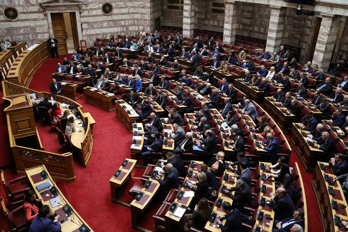 Βουλή: Ψηφίζεται το νομοσχέδιο για την αντιμετώπιση της ακριβείας και την προστασία του καταναλωτή