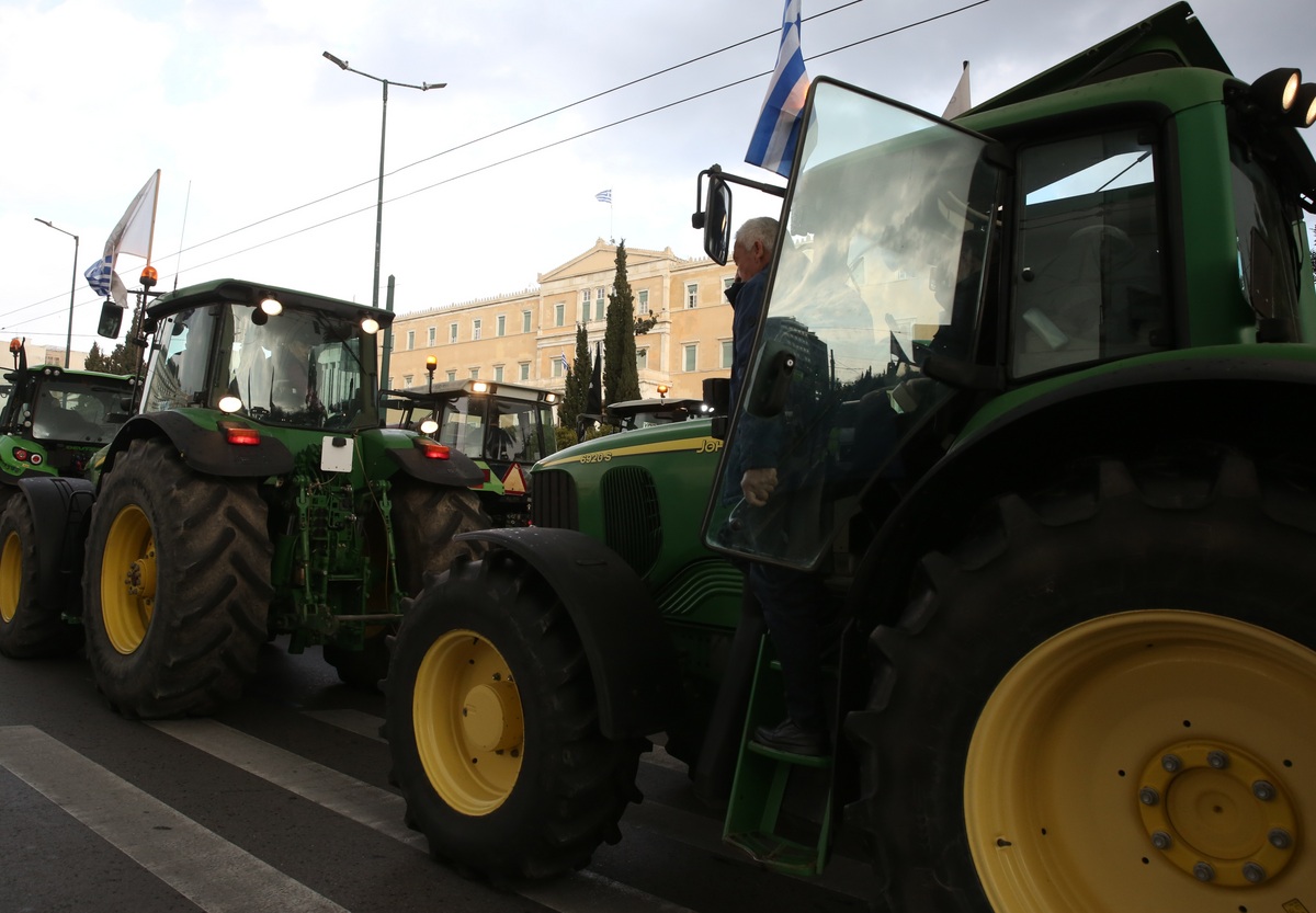 Αγρότες: Αναχωρούν από την Αθήνα τα τρακτέρ – Νέες κυκλοφοριακές ρυθμίσεις – Πότε «κληρώνει» για τα μπλόκα