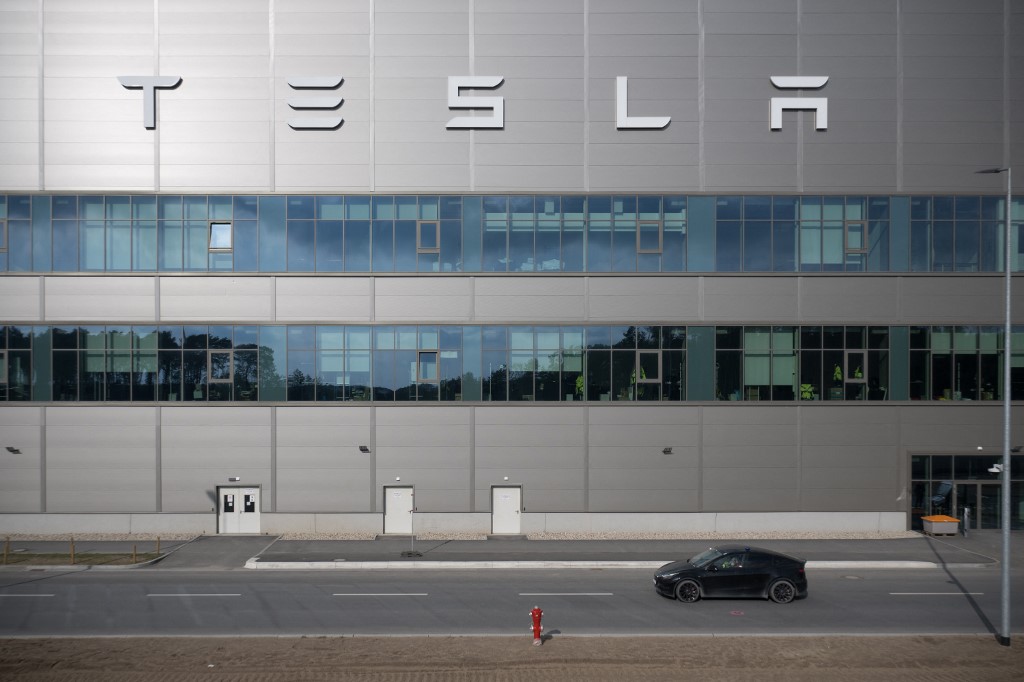 Προβλήματα για τον Έλον Μασκ στην Ευρώπη – Σε χαμηλό 15 μηνών οι πωλήσεις της Tesla τον Απρίλιο