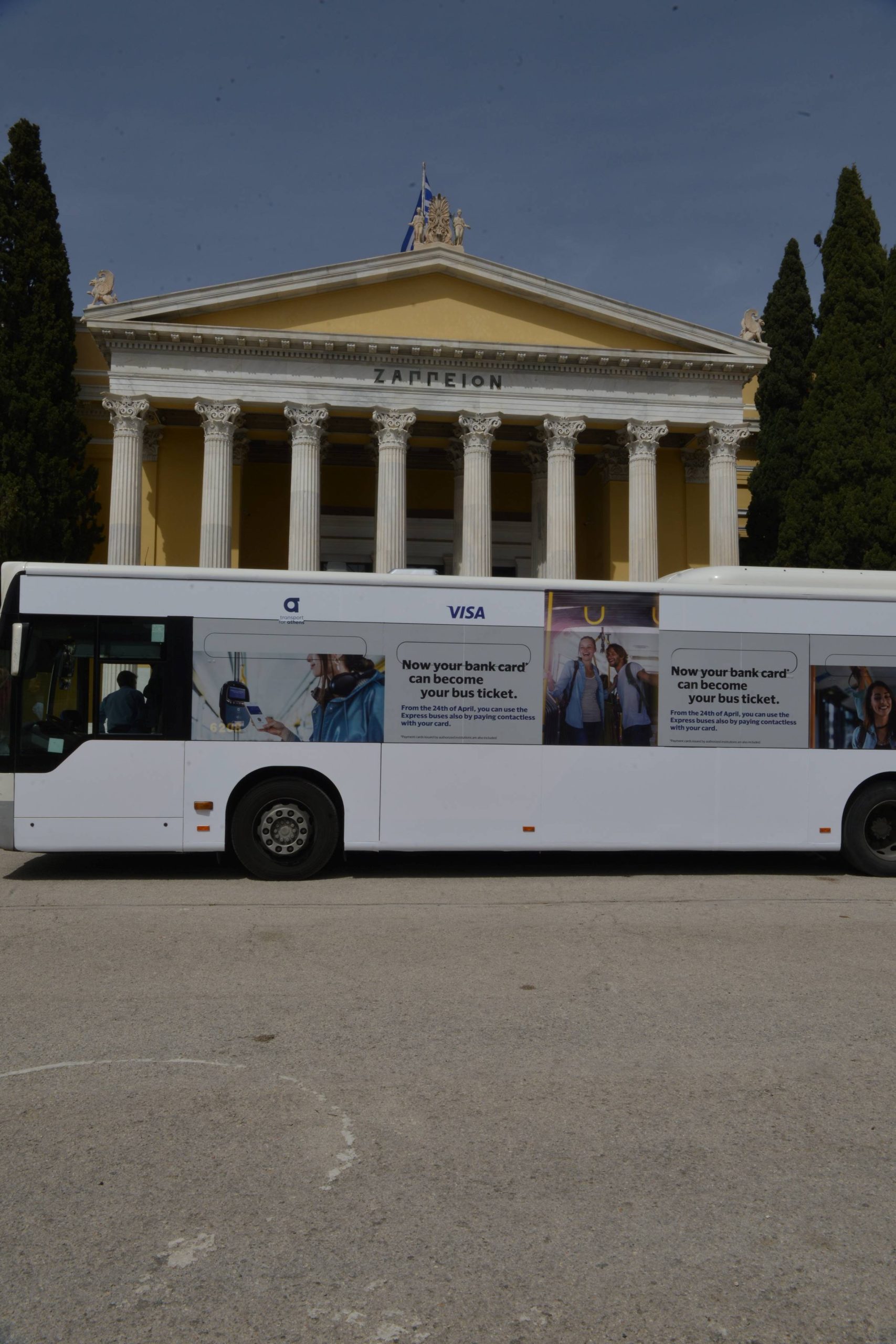 Πληρωμές με τραπεζική κάρτα – Μέχρι τέλος του 2024 σε λεωφορεία, τρόλεϊ, μετρό, τραμ