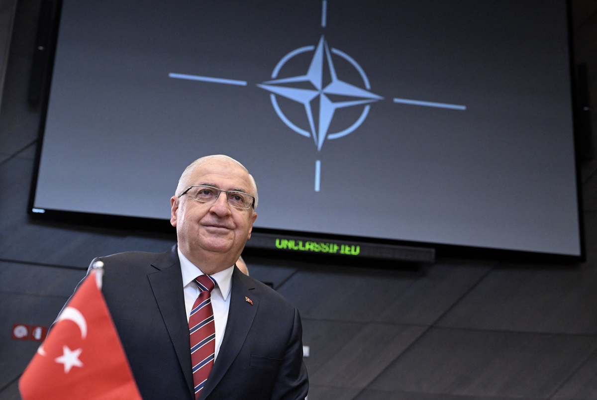Τούρκος υπουργός Αμυνας: Διανύουμε θετική περίοδο στις σχέσεις με την Ελλάδα