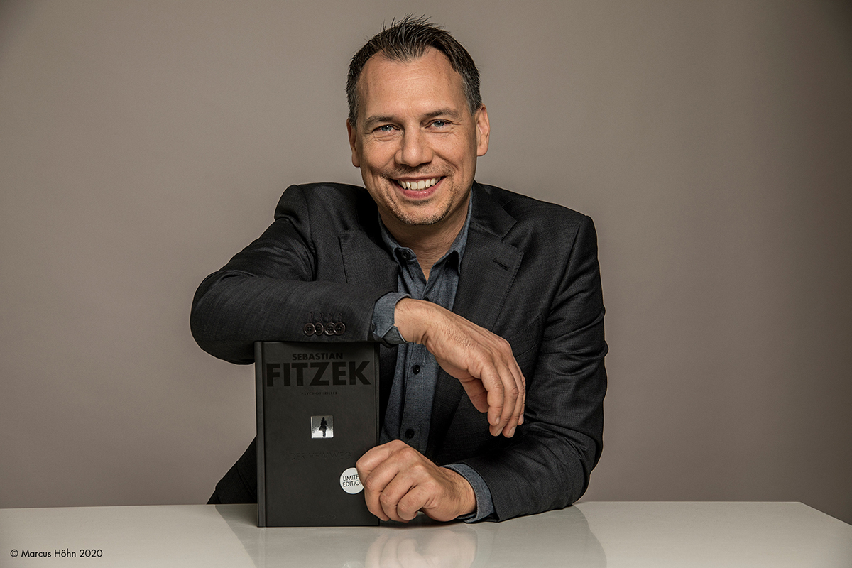 Sebastian Fitzek: «Ζούμε σε μια εποχή που είναι όλο και λιγότερο πιθανό να κοιταζόμαστε στα μάτια»