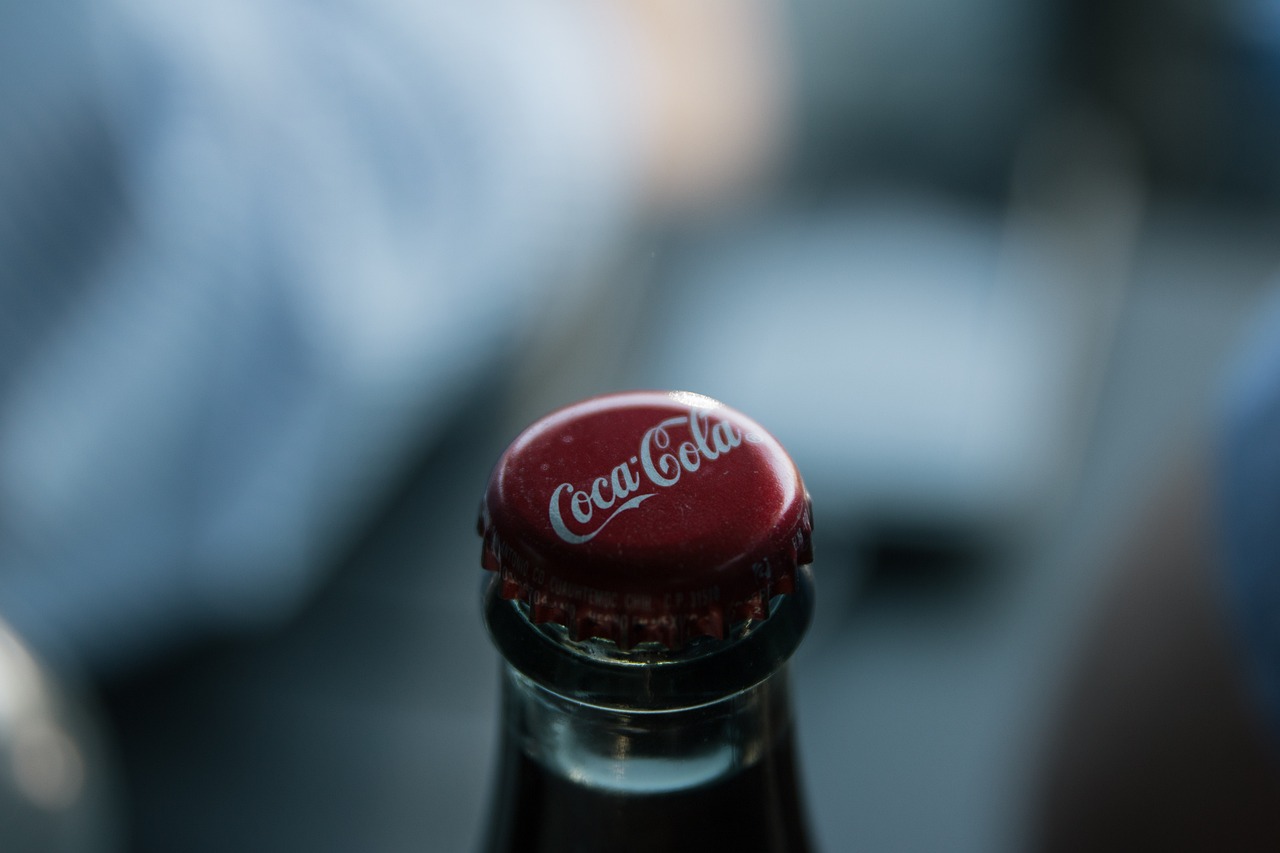 Γιατί η Coca-Cola και άλλες πολυεθνικές παραμένουν στη Ρωσία παρά τις κυρώσεις