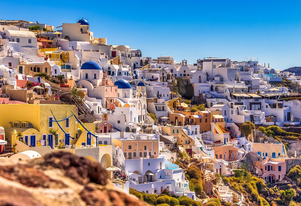 Αγορά ακινήτων: Σε ποια ελληνικά νησιά αγοράζουν εξοχικά οι ξένοι
