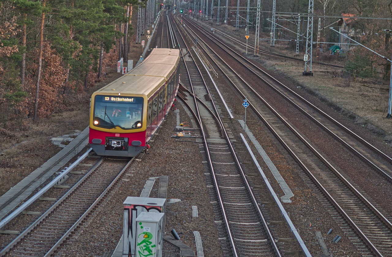 Πεζοί και οδηγοί σε κίνδυνο: Οι ισόπεδες διαβάσεις προκαλούν το 1/3 των θανάτων στους σιδηρόδρομους
