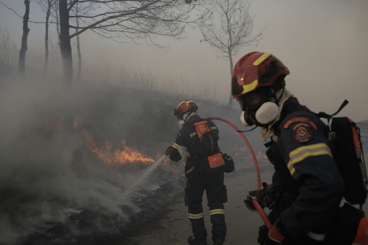 Πυρκαγιές: Χωρίς ενεργό μέτωπο σε Σταμάτα και Κερατέα – Σε εξέλιξη σε Ζάκυνθο και Δίστομο