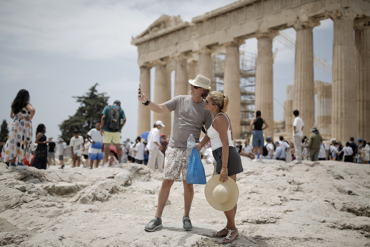 Άνοδος της ταξιδιωτικής κίνησης στο εξάμηνο αλλά λιγότερα τα έσοδα ανά επισκέπτη