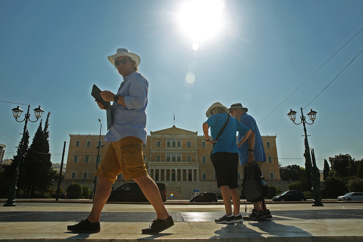 Πάνω από 6 εκατ. διανυκτερεύσεις στην Ελλάδα μέσω βραχυχρόνιων μισθώσεων τον Ιούνιο