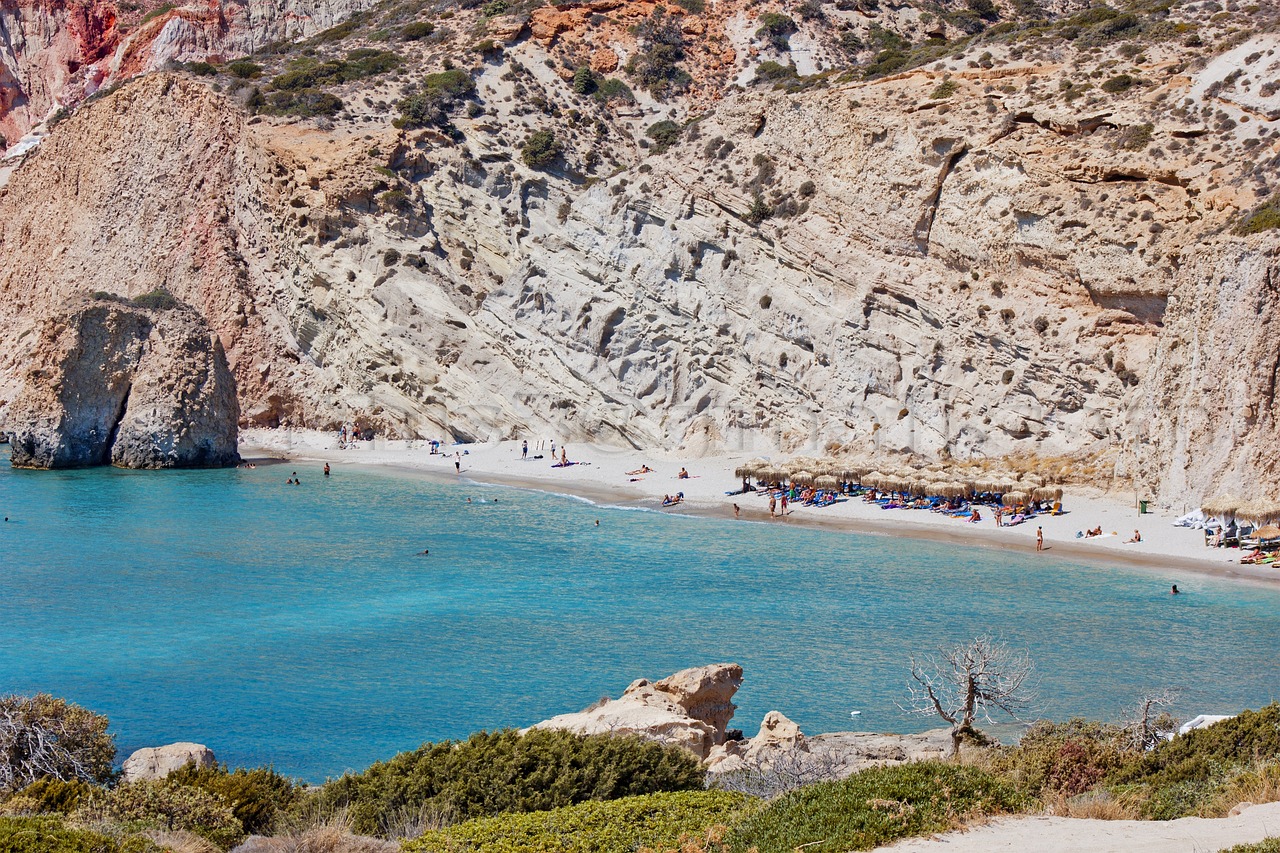 Η Μήλος «γοητεύει» Ινδούς και Αυστραλούς