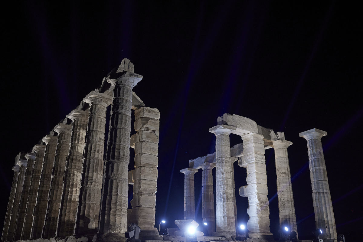 Ο εντυπωσιακός ο νέος φωτισμός του ναού του Ποσειδώνα στο Σούνιο (vids)