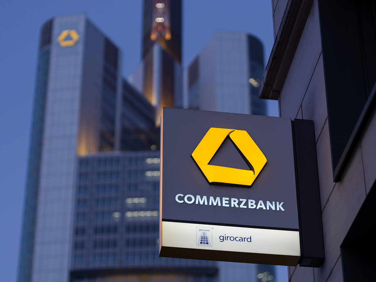 Politico για Commerzbank: Η Γερμανία τορπιλίζει τα σχέδια να γίνει η ΕΕ οικονομική υπερδύναμη